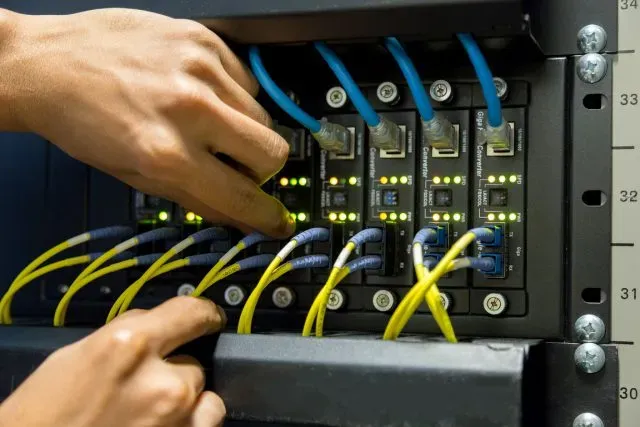 Współczesne rozwiązania technologiczne w zakresie światłowodów