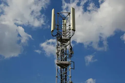 różnice między 5G a światłowodem
