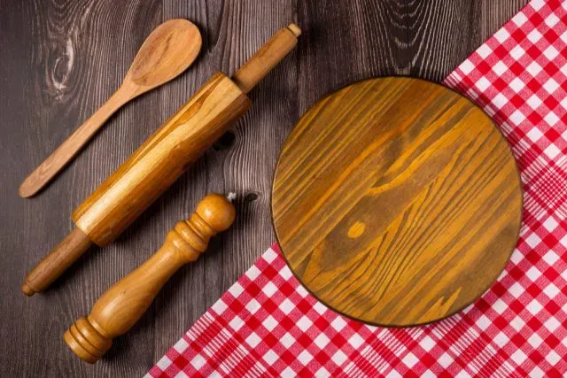 Ergonomiczne i trwałe akcesoria przydatne podczas pieczenia pizzy